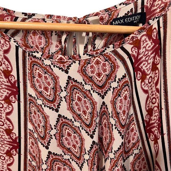 Max Edition Sleeveless Flowy Patterned Blouse Sharkbite hem size petite Small - Picture 4 of 9